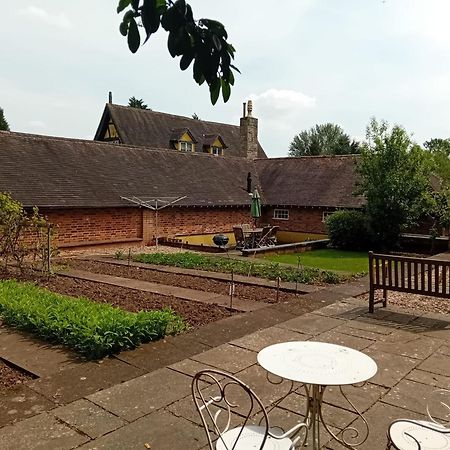 Villa Dovehouse Farm Birmingham Exterior foto